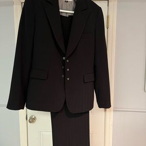 Thari 2 piece Black Lined Pantsuit size 8